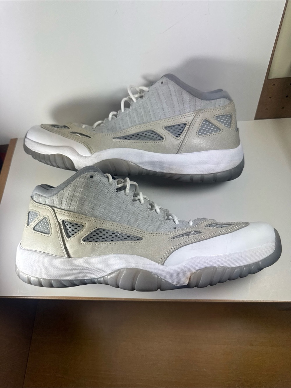 Men's Size 14 Air Jordan 11 Retro Low LE Grey Athletic Sneakers - Picture 5 of 12